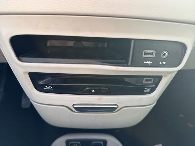 Used 2019 Chrysler Pacifica Touring-L Plus w/ Tire & Wheel Group image 28