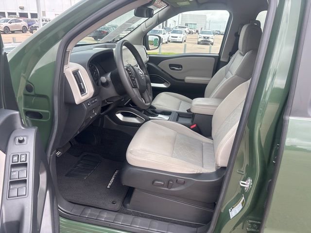 Used 2025 Nissan Frontier SV w/ SV Convenience Package RWD image 16