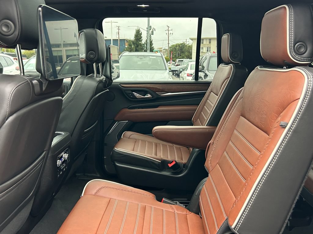 Used 2023 GMC Yukon XL Denali Ultimate AWD/4WD image 30
