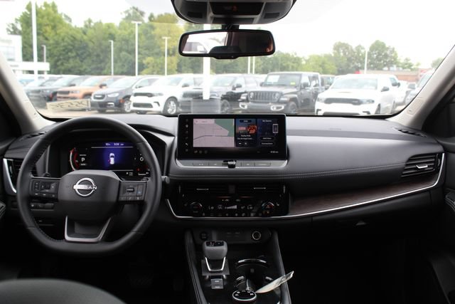 Used 2026 Nissan Rogue Platinum w/ Platinum Premium Package AWD/4WD image 12