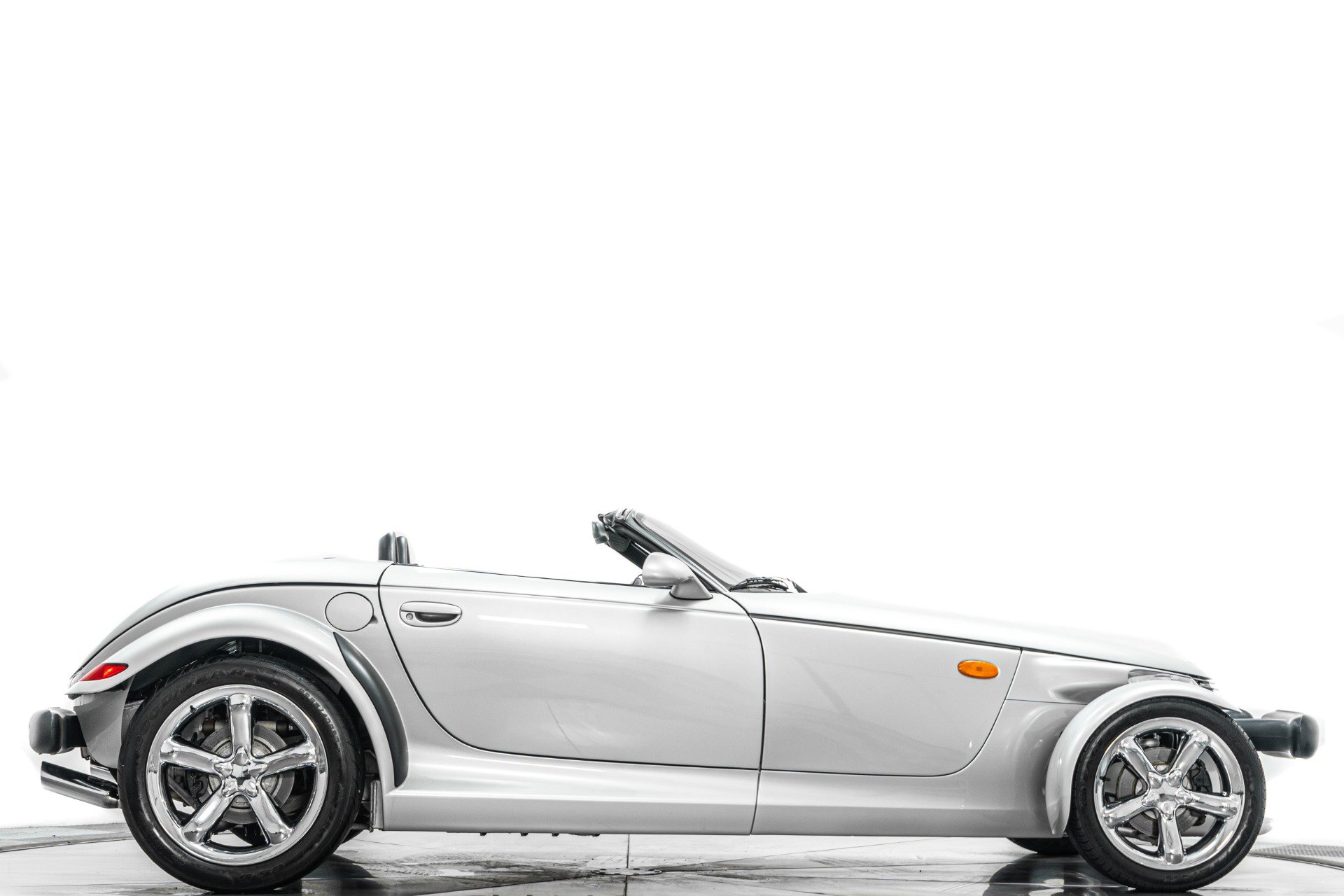 Used 2000 Plymouth Prowler image 2