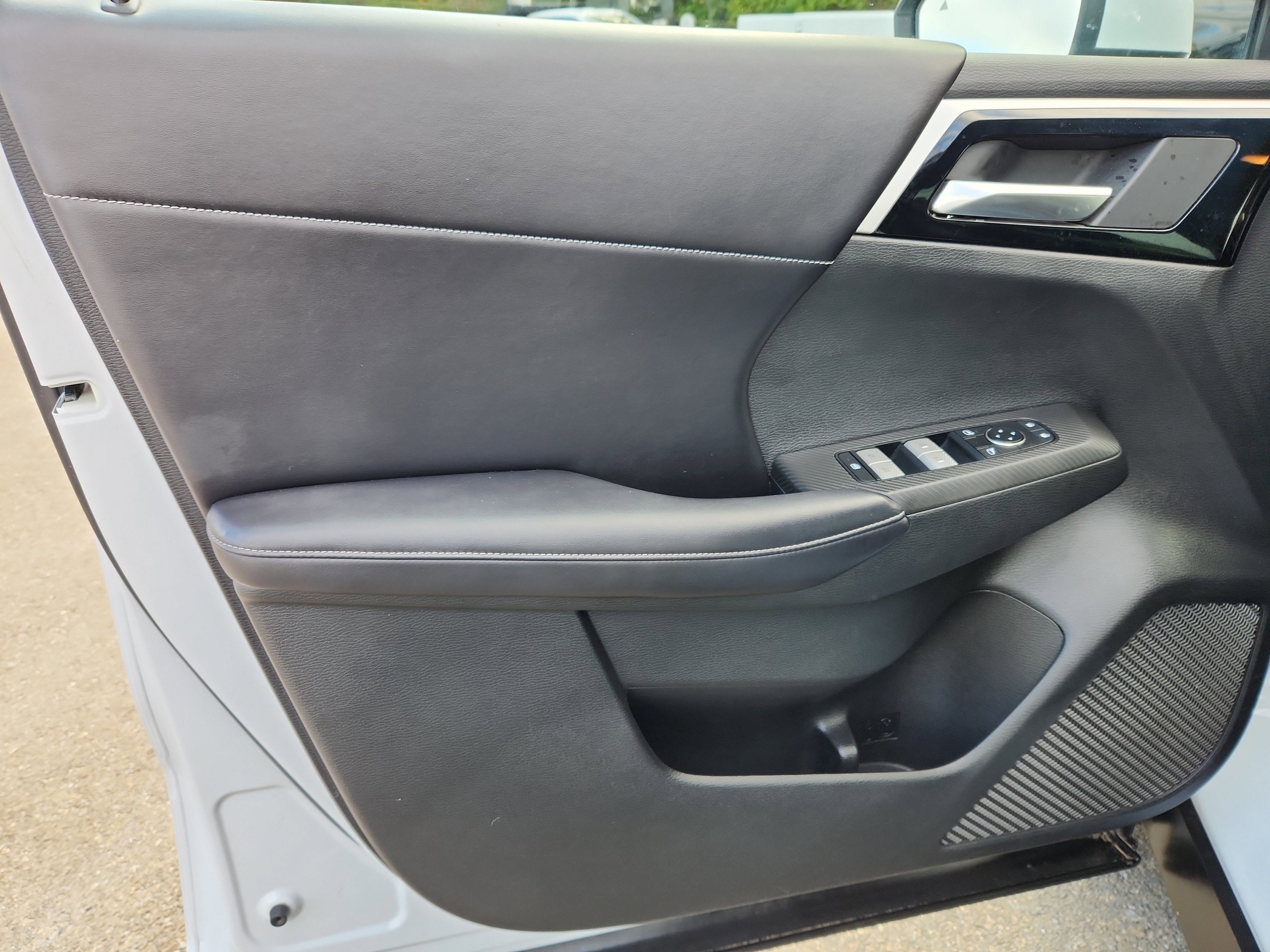 Used 2022 Mitsubishi Outlander SE image 11