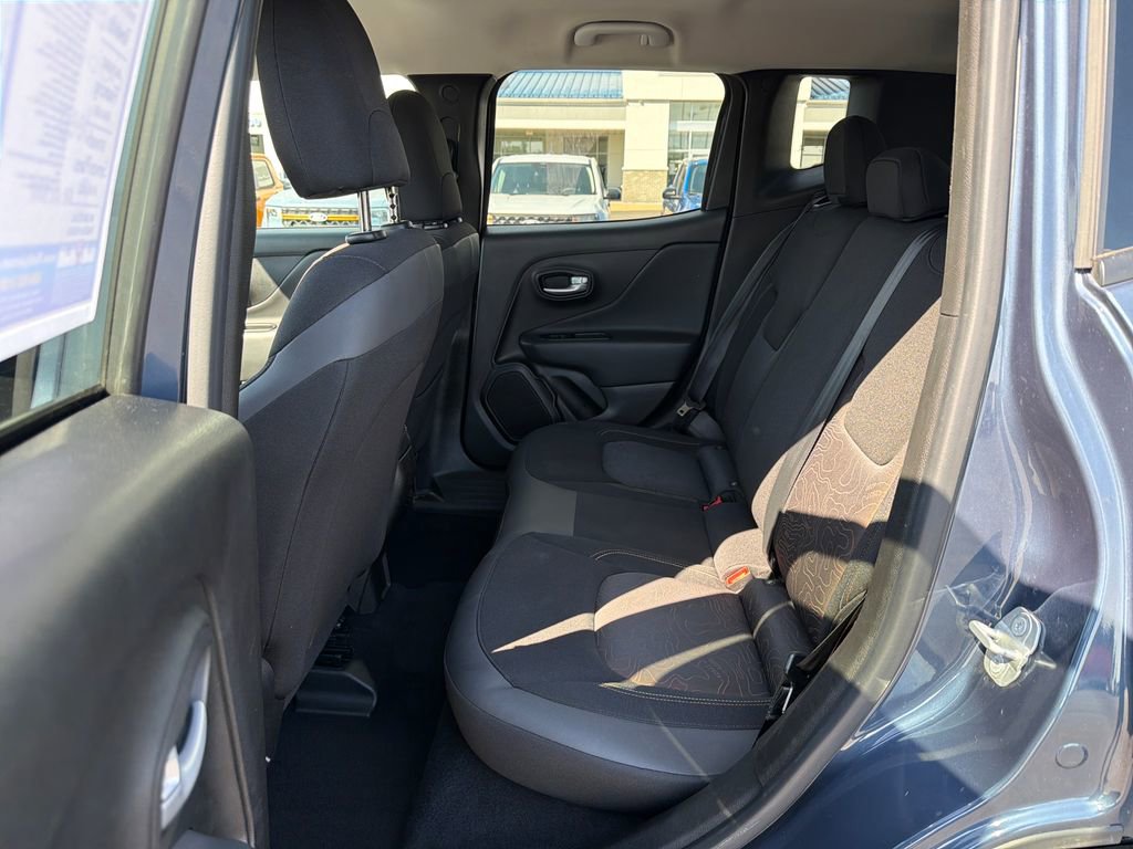 Used 2023 Jeep Renegade Latitude AWD/4WD image 24