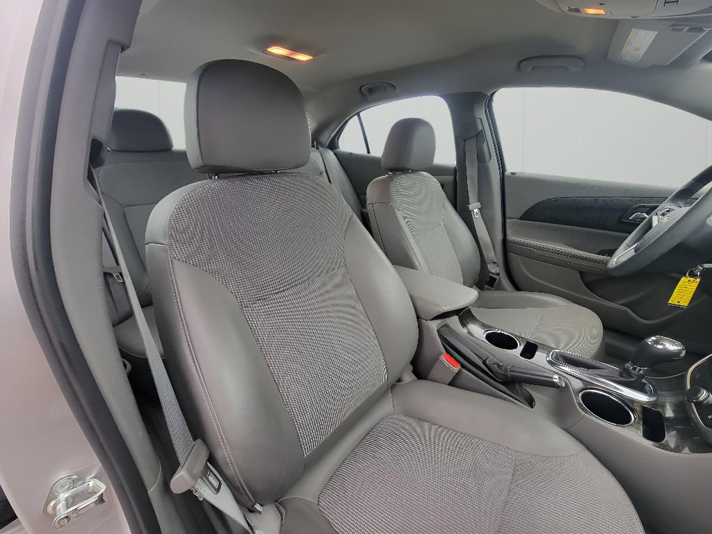Used 2016 Chevrolet Malibu LT image 31