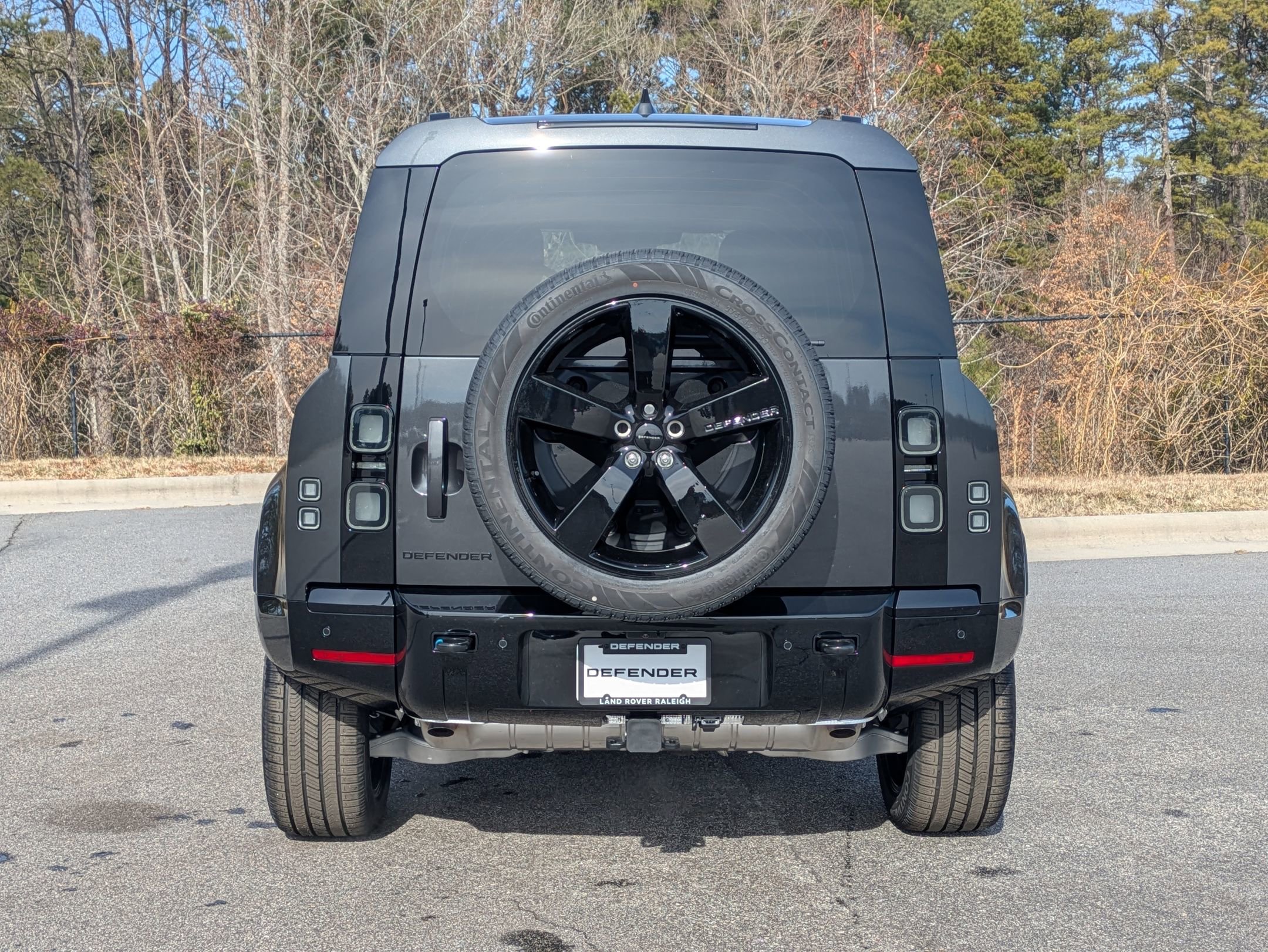 New 2026 Land Rover Defender 110 X-Dynamic SE image 6