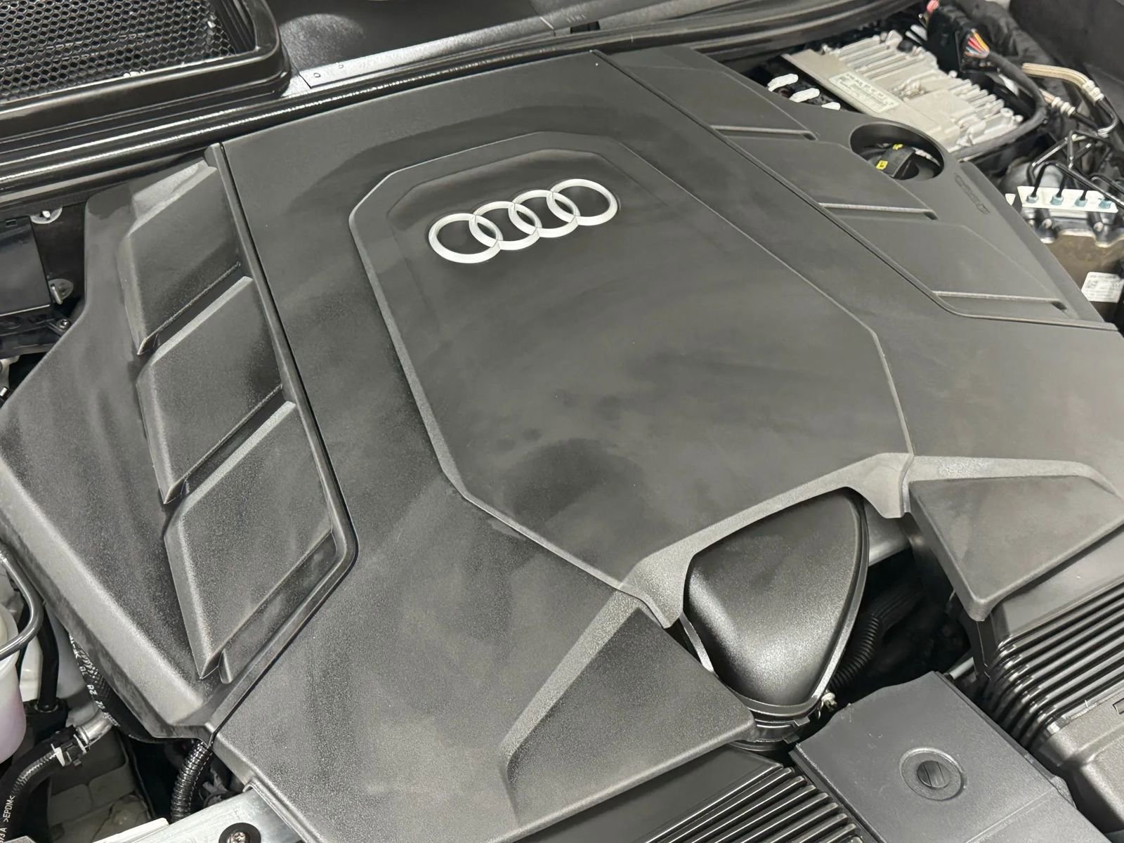 Used 2019 Audi Q8 Prestige w/ Luxury Package AWD/4WD image 35