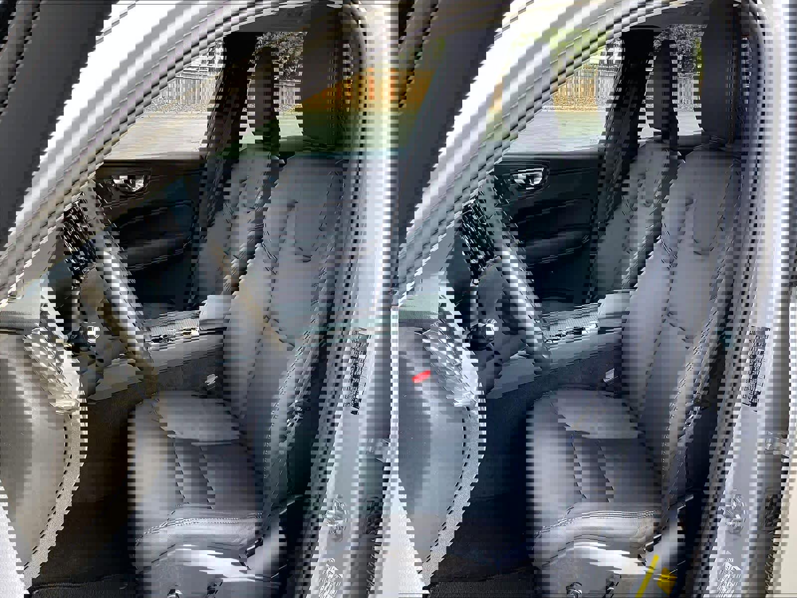 Used 2025 Volvo XC60 B5 Core image 28