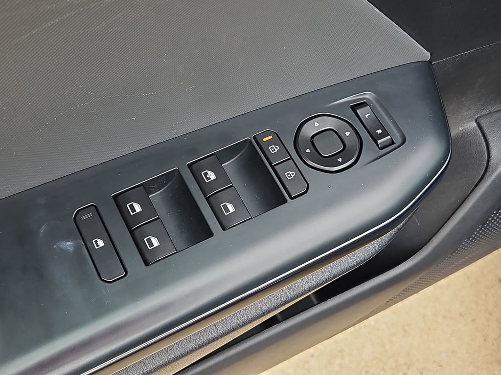 Used 2025 Kia K4 LXS image 13