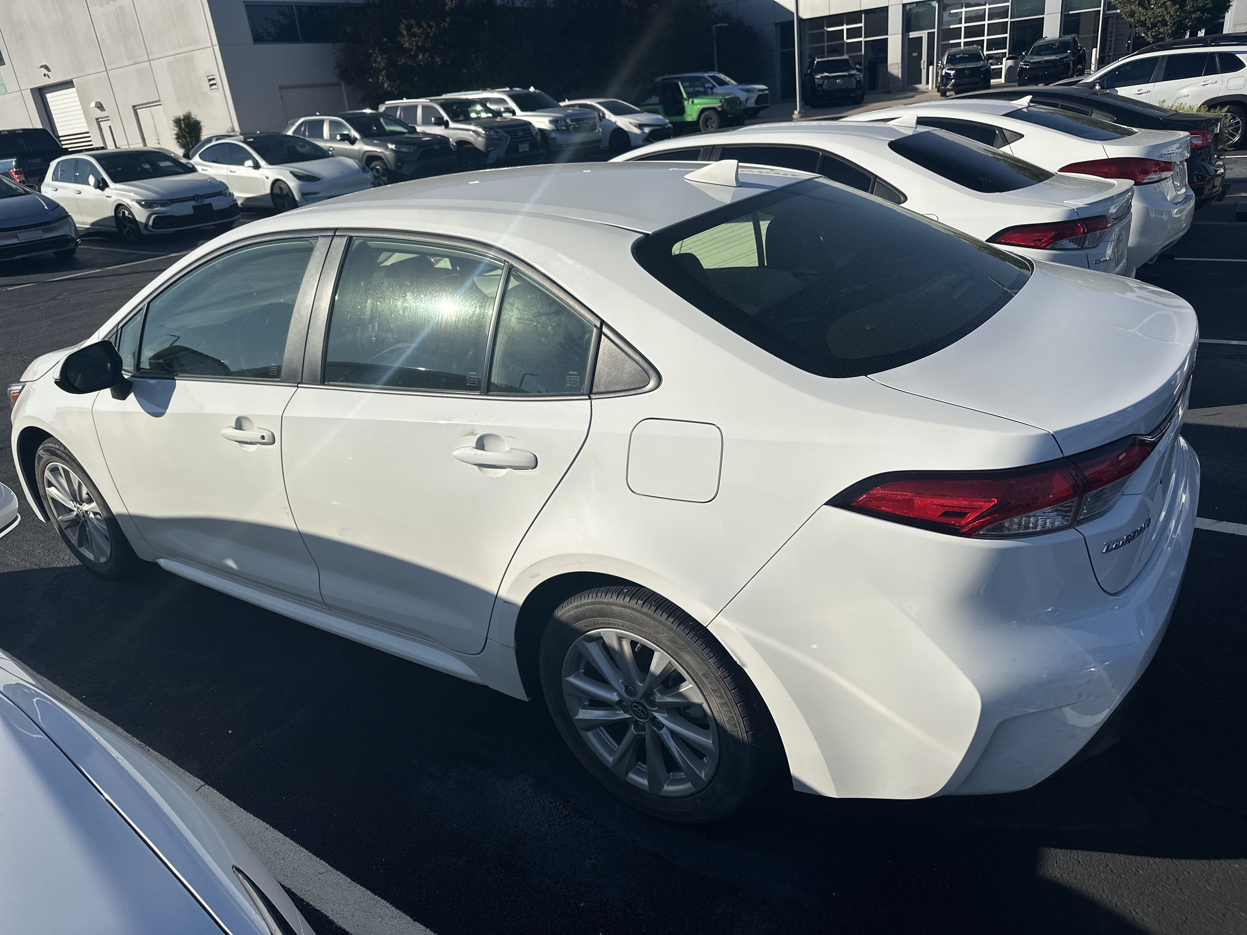 Used 2024 Toyota Corolla LE w/ LE Convenience Package FWD image 9