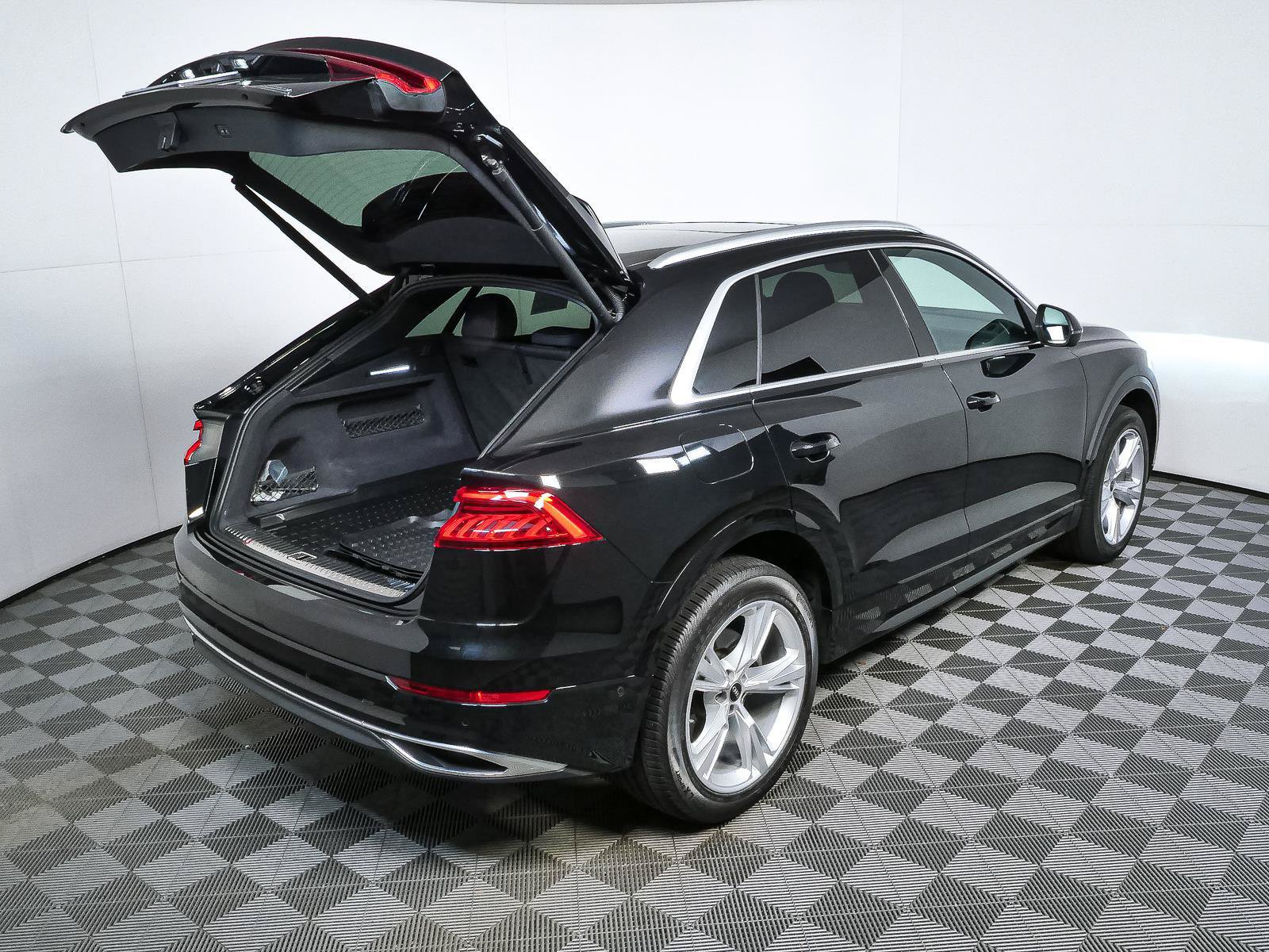 Used 2023 Audi Q8 Premium w/ Convenience Package AWD/4WD image 26
