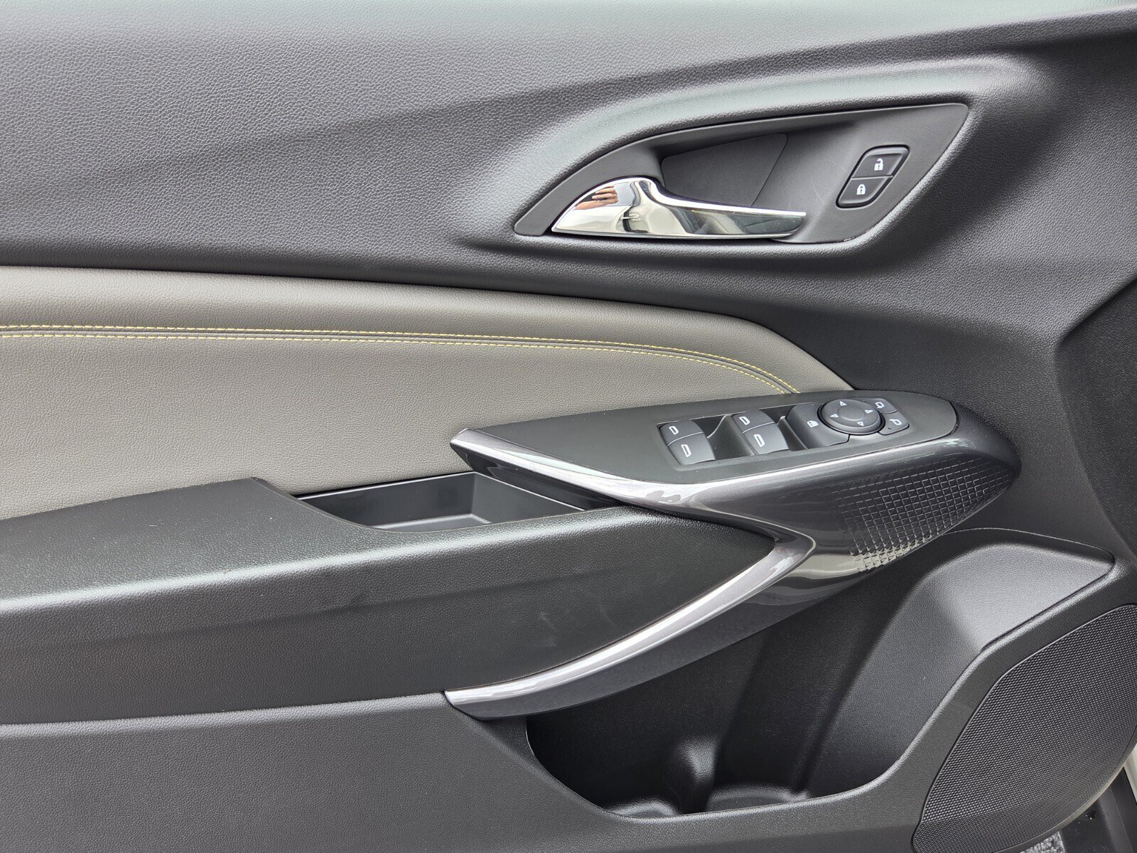 New 2026 Chevrolet Trax ACTIV w/ Sunroof Package FWD image 11