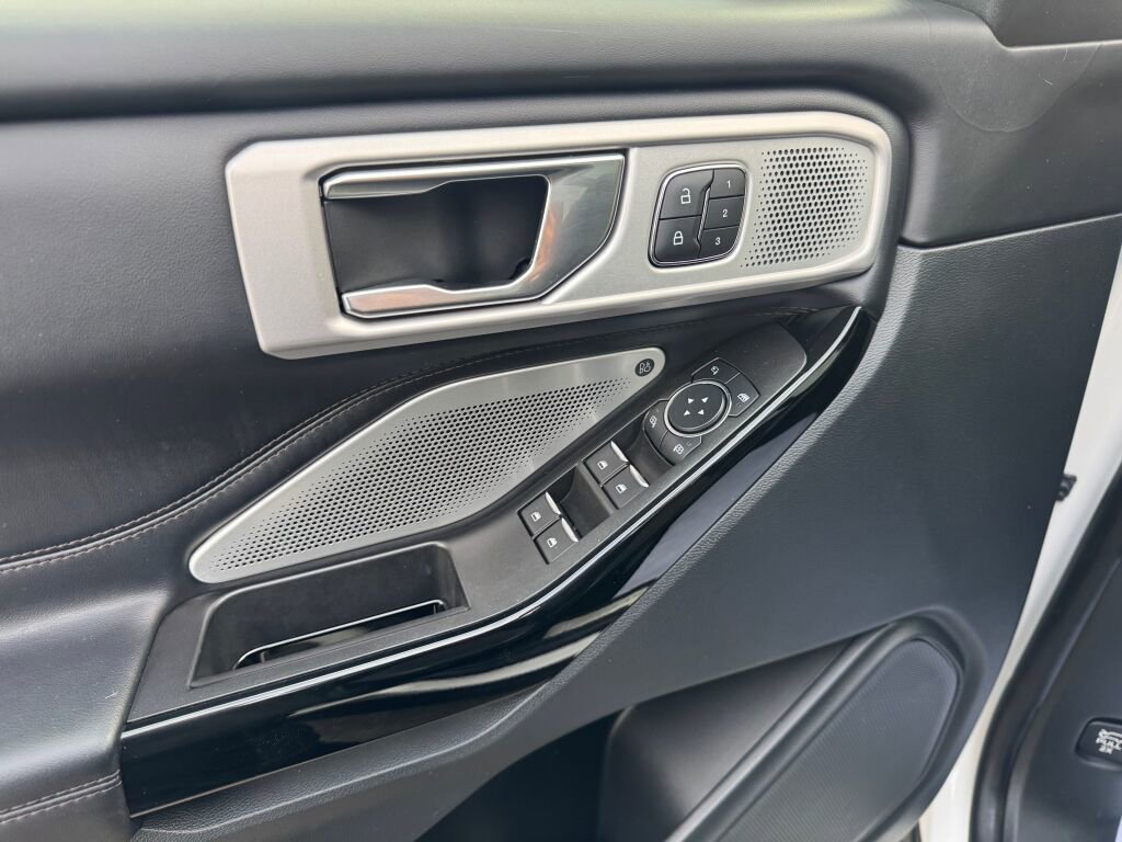 Used 2022 Ford Explorer Platinum w/ Technology Package image 10
