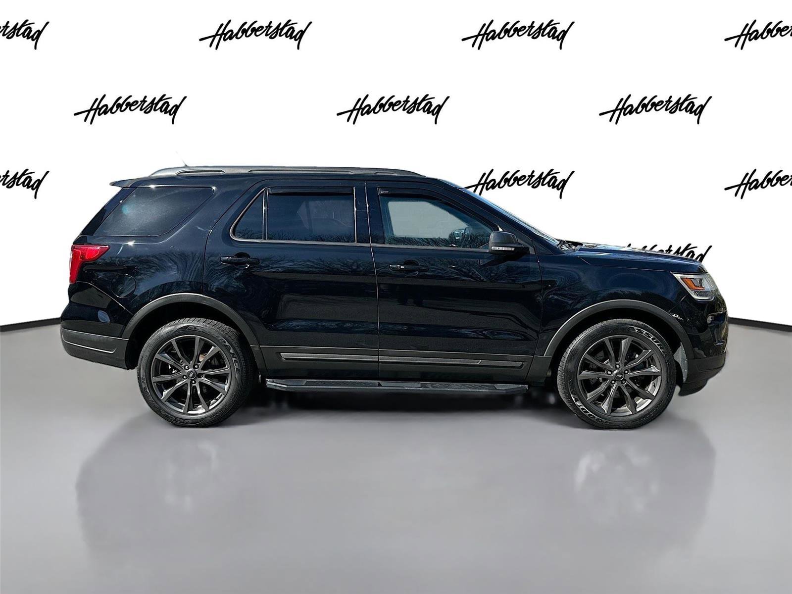 Used 2018 Ford Explorer XLT w/ Equipment Group 202A image 4