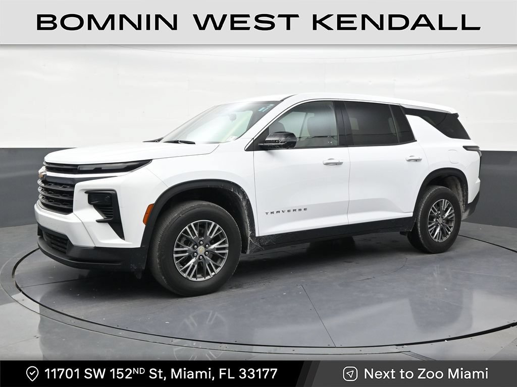 Used 2024 Chevrolet Traverse LS FWD image 1