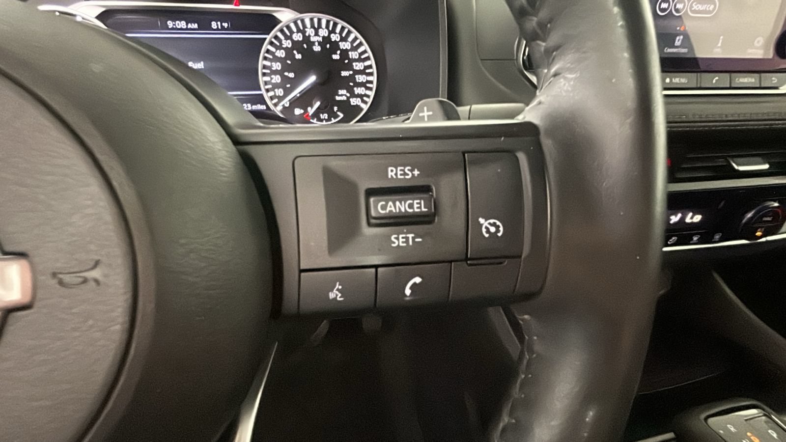 Used 2023 Nissan Rogue FWD image 18