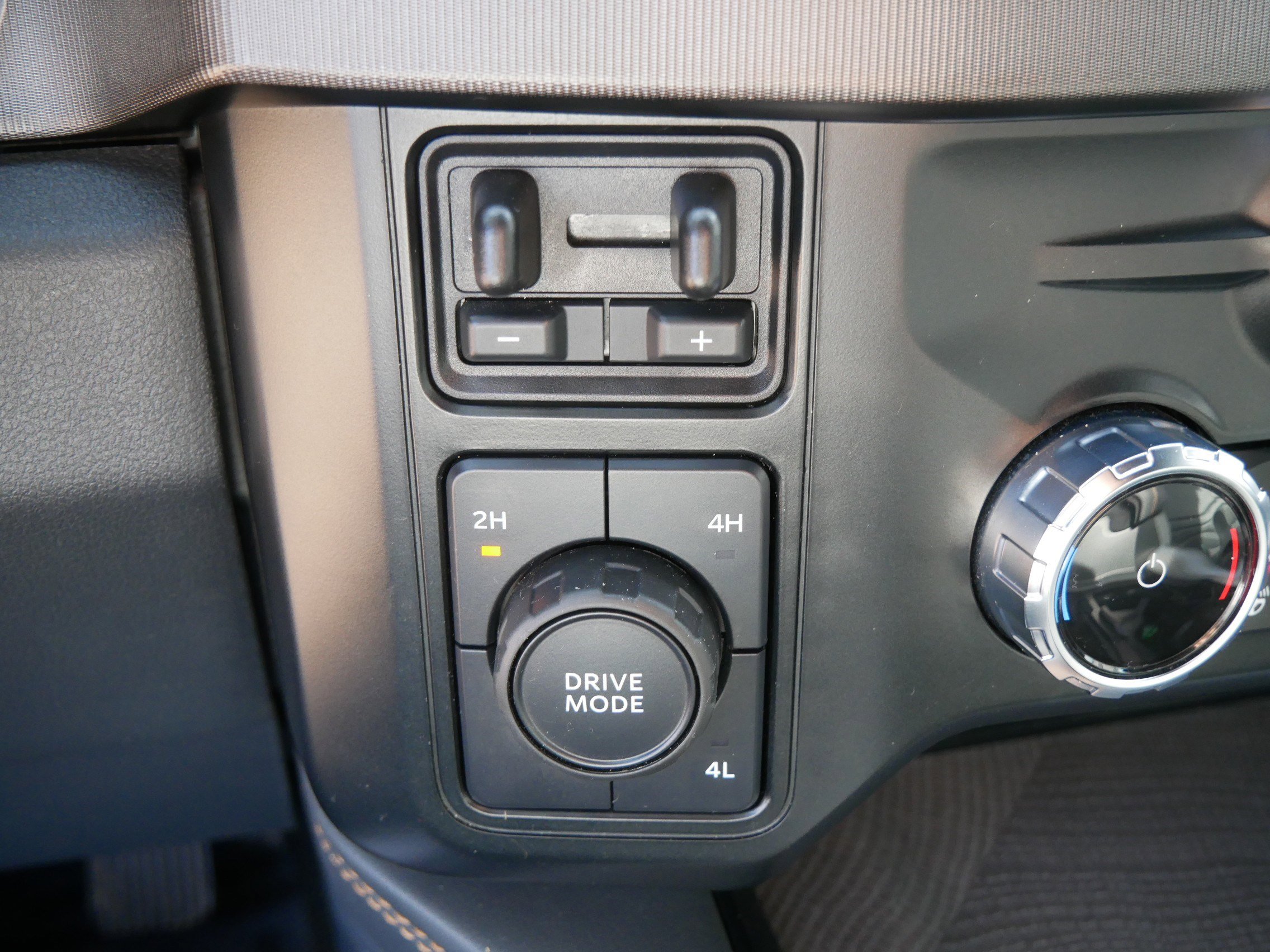 Used 2023 Ford F450 Platinum w/ FX4 Off-Road Package image 30