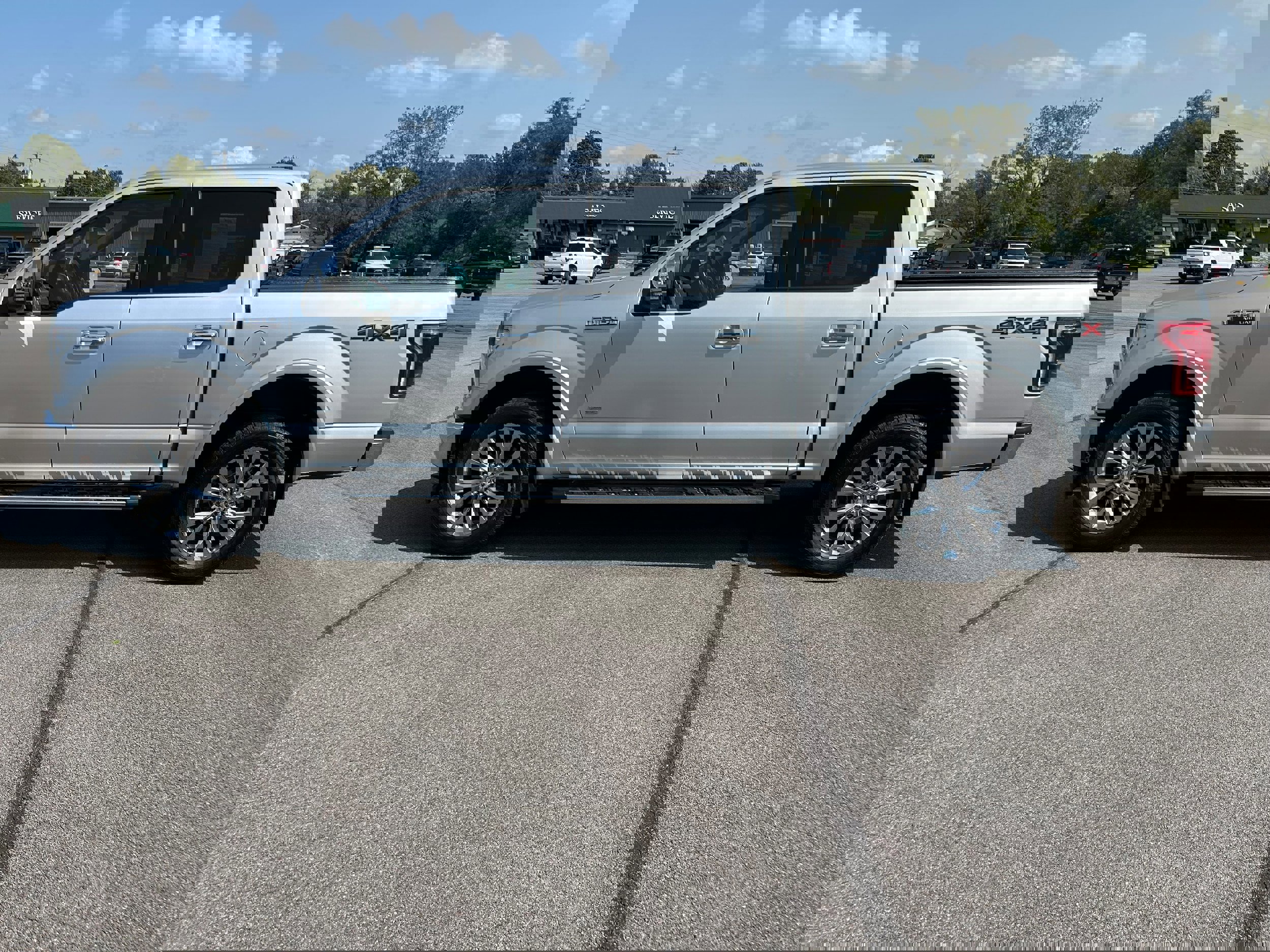 Used 2017 Ford F150 Lariat w/ Equipment Group 502A Luxury image 3