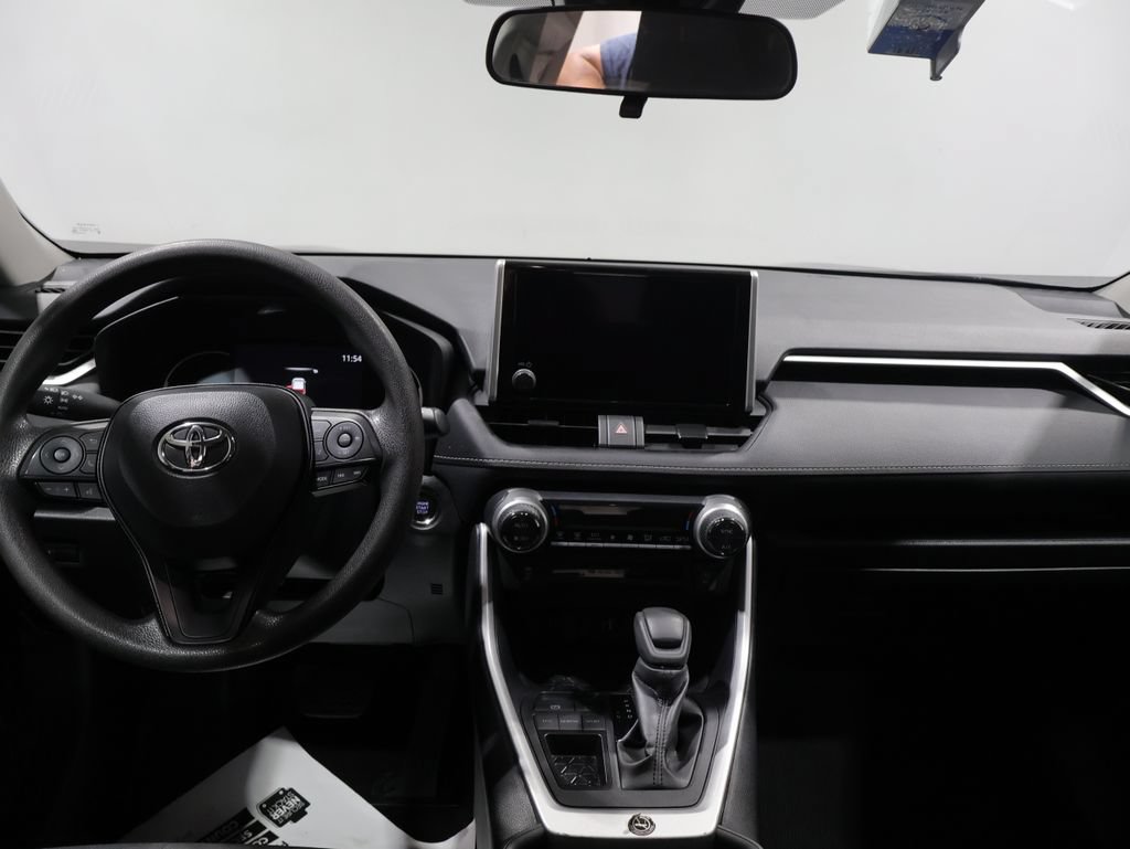 Used 2025 Toyota RAV4 XLE FWD image 16