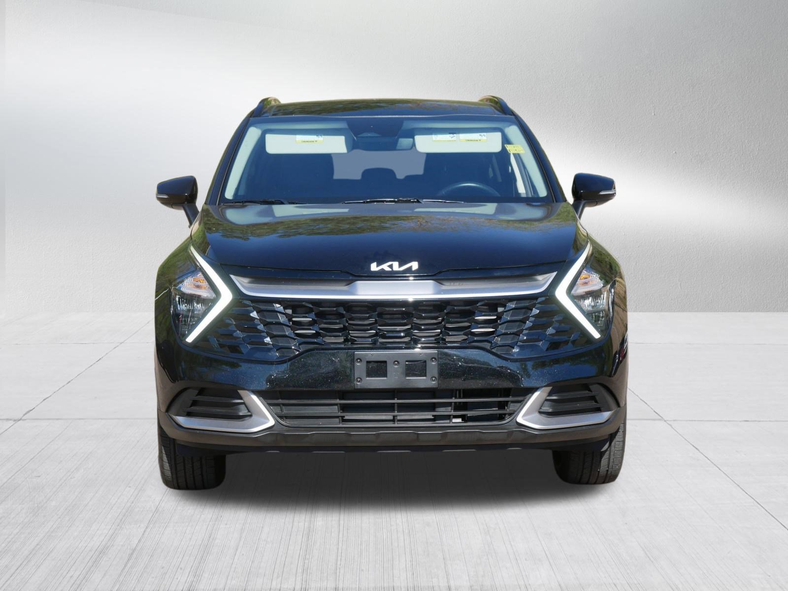Certified 2023 Kia Sportage EX w/ EX Premium Package AWD/4WD image 2