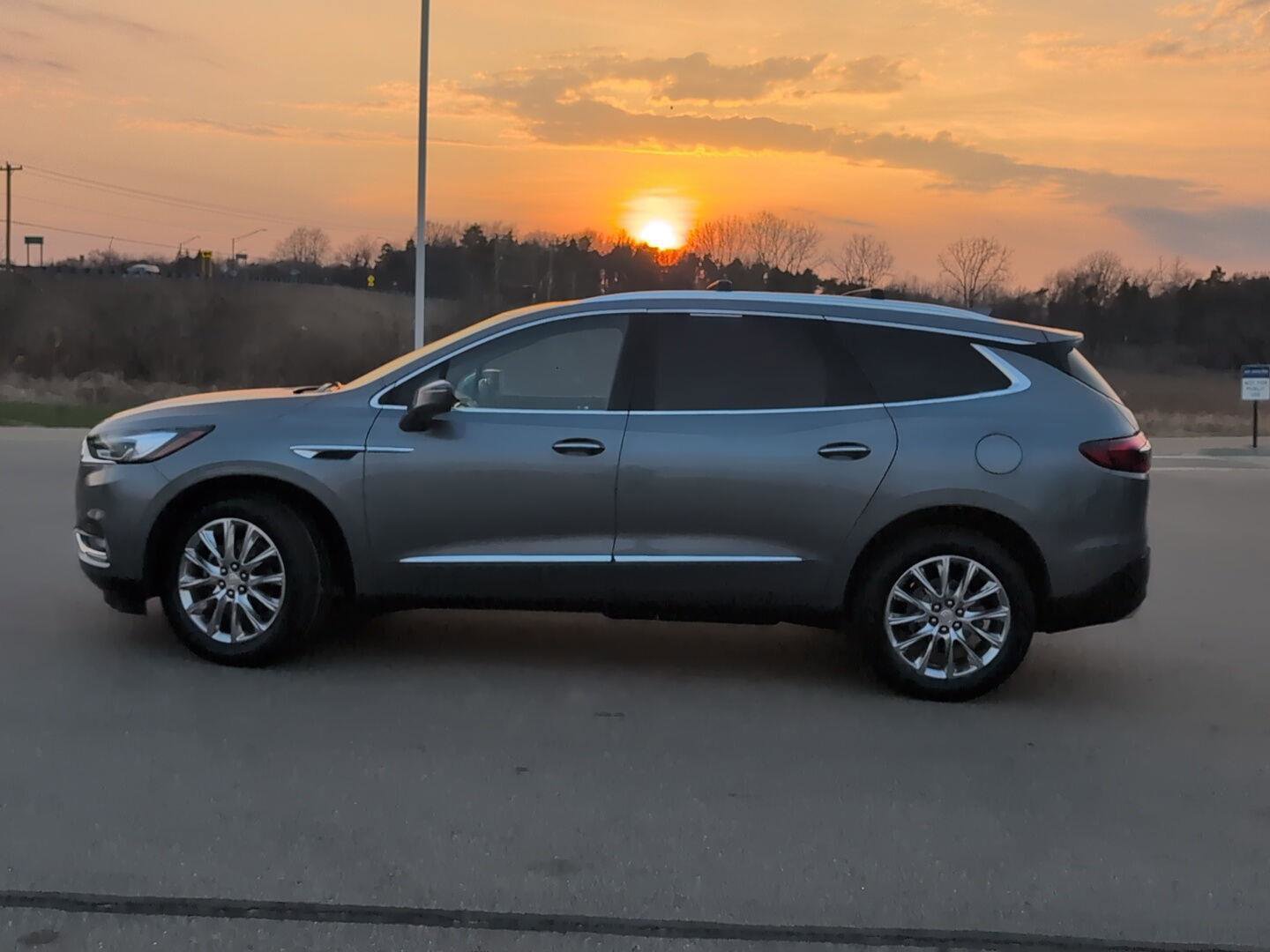 Used 2020 Buick Enclave Premium w/ Sun and Sites Package FWD image 2
