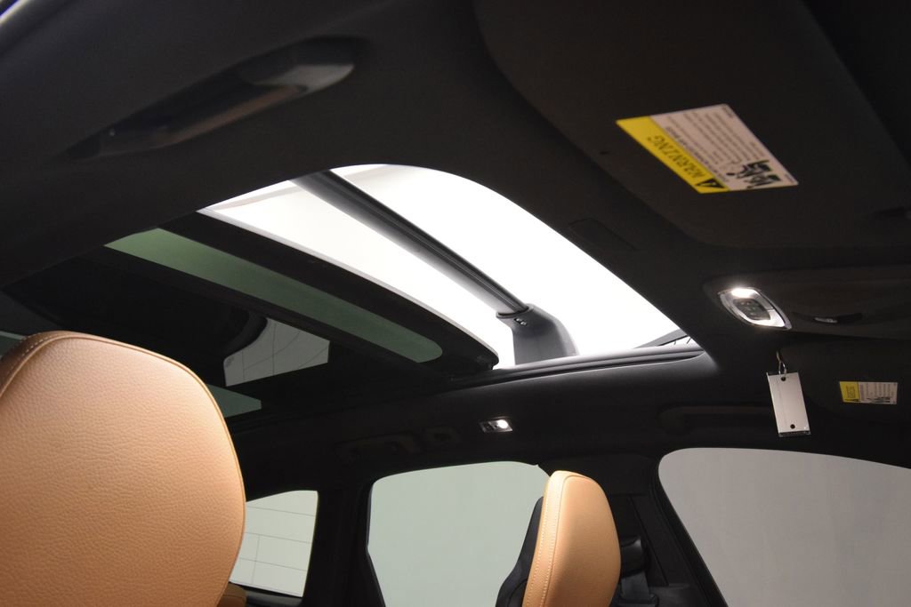 Used 2018 Volvo XC60 T5 Momentum w/ Vision Package AWD/4WD image 17