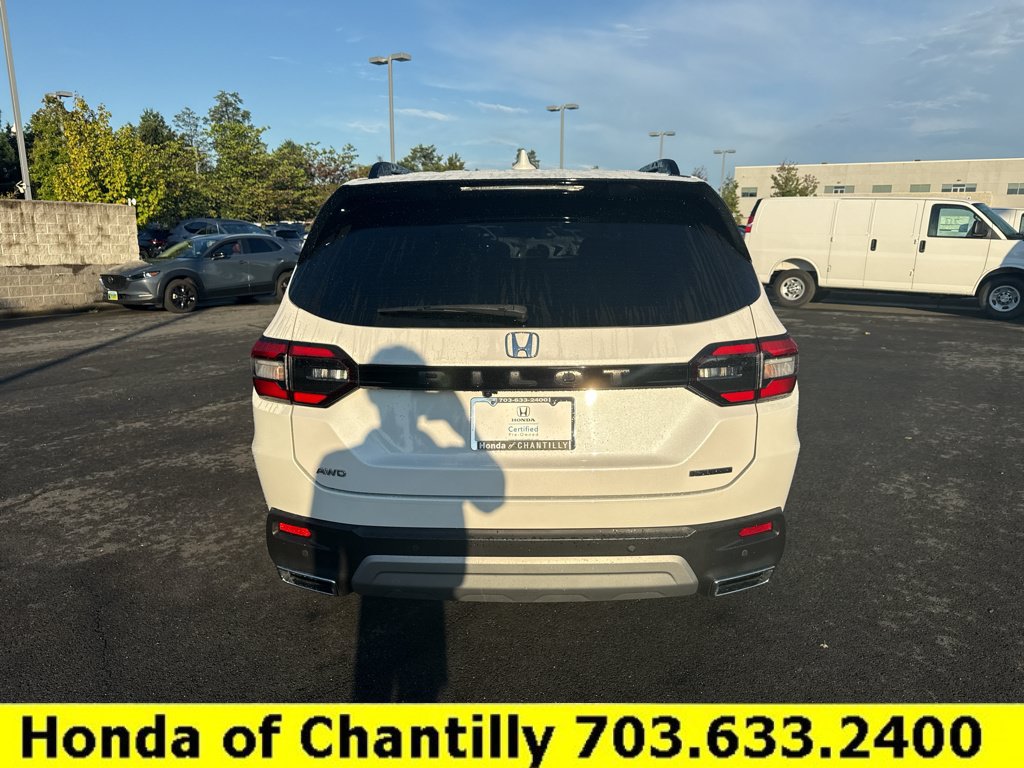 Certified 2025 Honda Pilot Touring image 6