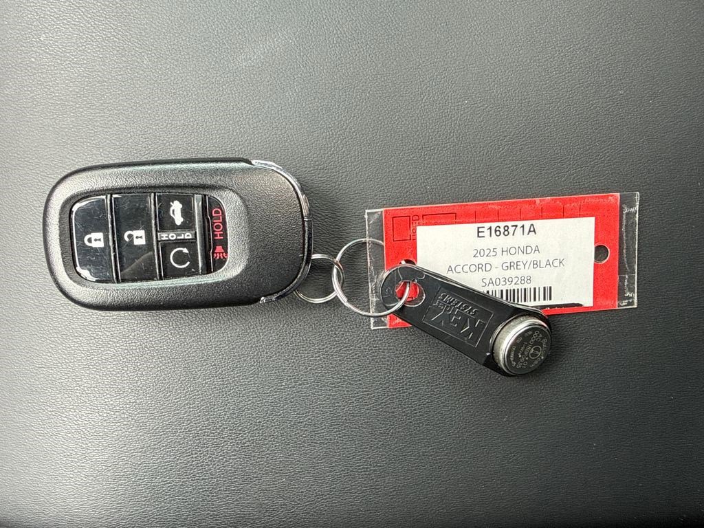 Certified 2025 Honda Accord SE image 4