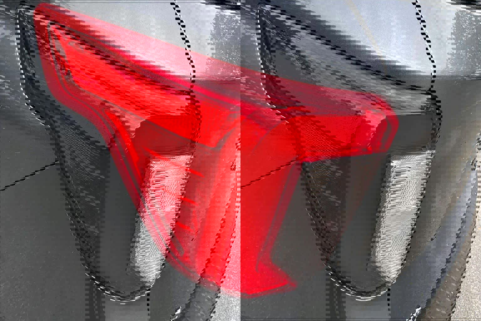 Used 2022 Ford Explorer XLT image 29