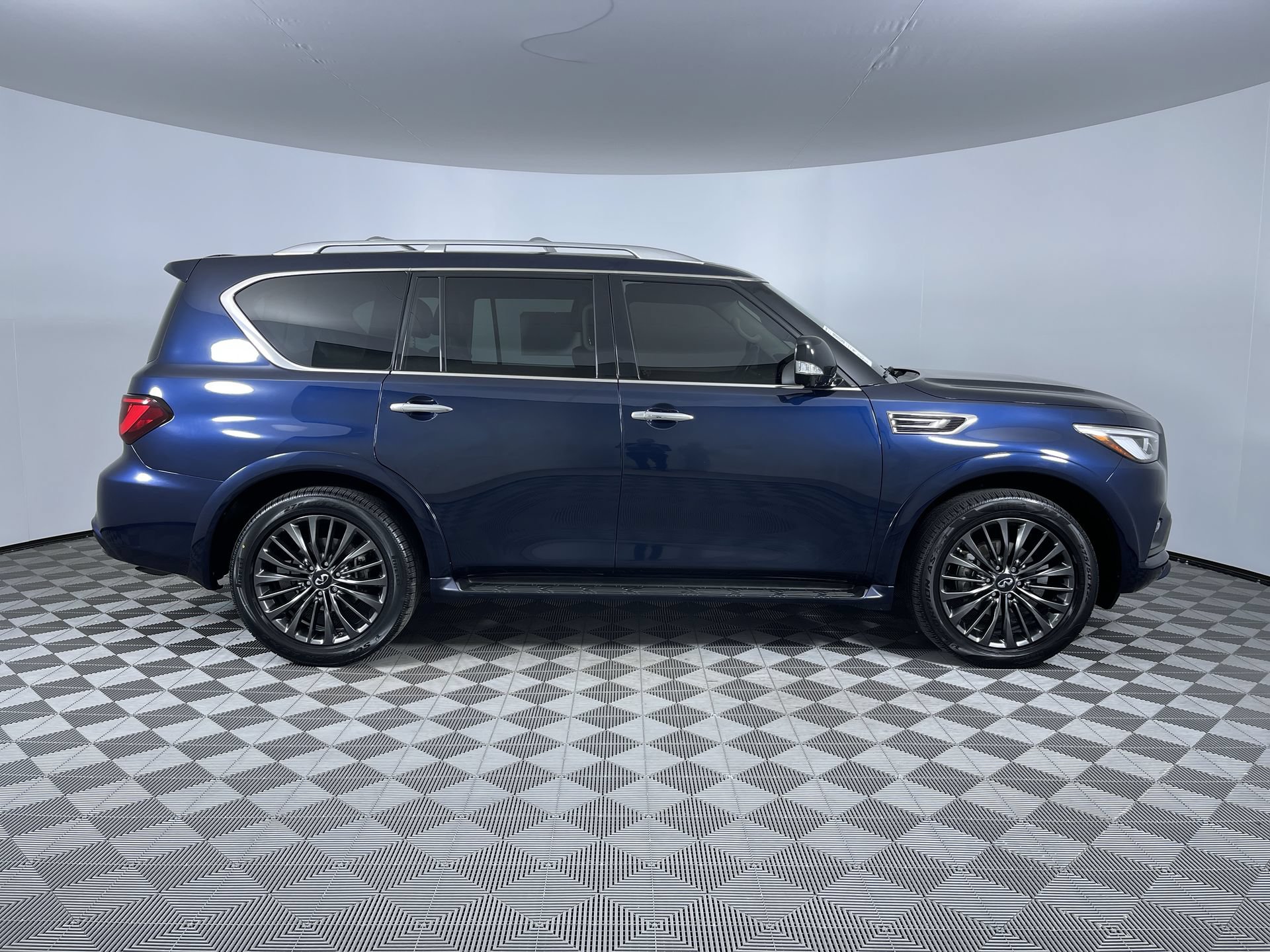 Used 2022 INFINITI QX80 Premium Select w/ Cargo Package AWD/4WD image 10