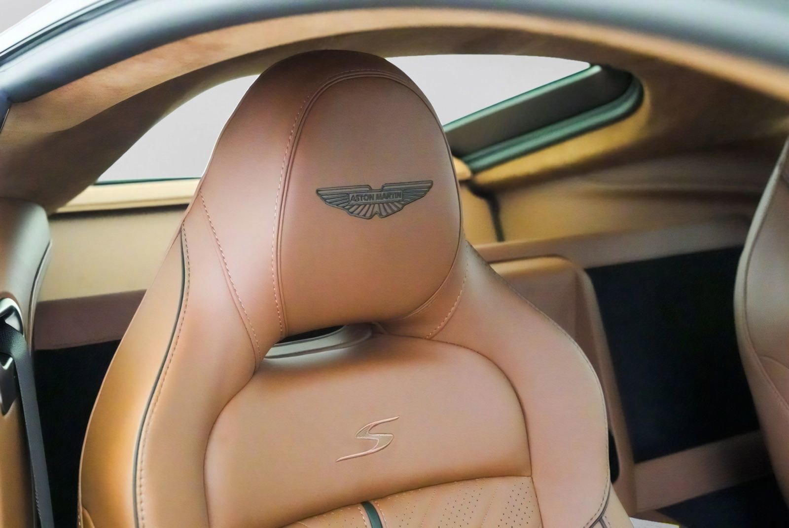 New 2026 Aston Martin V8 Vantage S RWD image 35