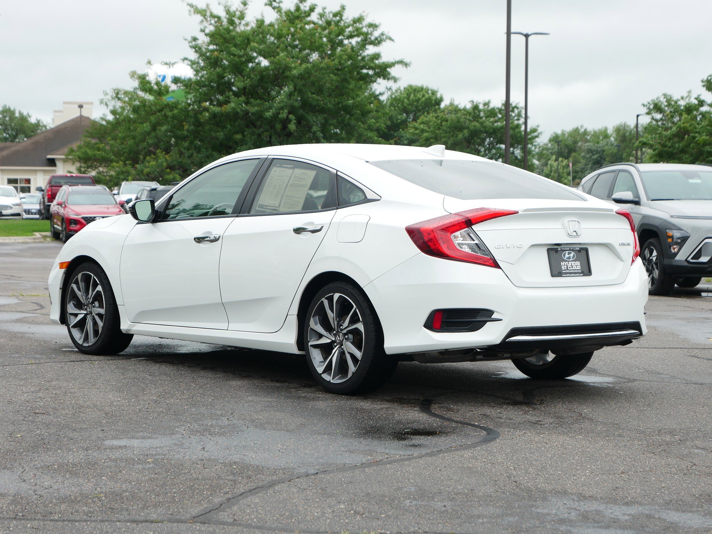 Used 2019 Honda Civic Touring image 3