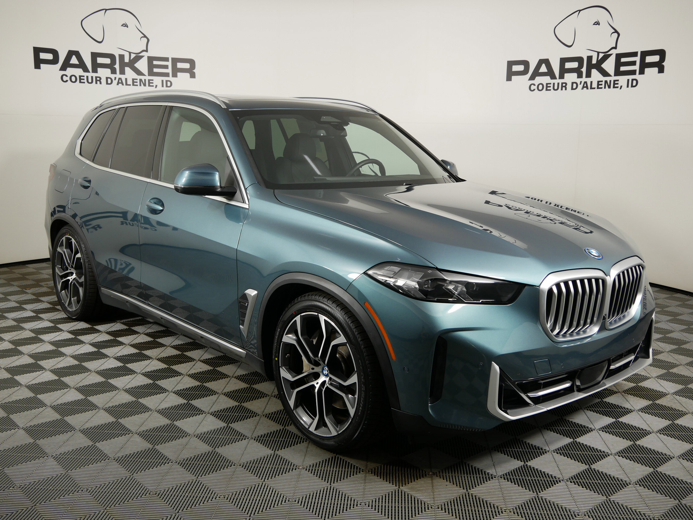 Used 2024 BMW X5 xDrive50e w/ Parking Assistance Package image 4