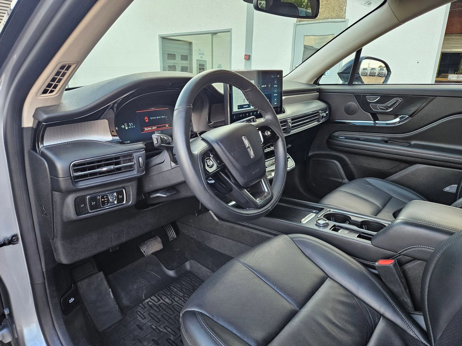 Used 2024 Lincoln Corsair Reserve w/ Towing Package AWD/4WD image 11