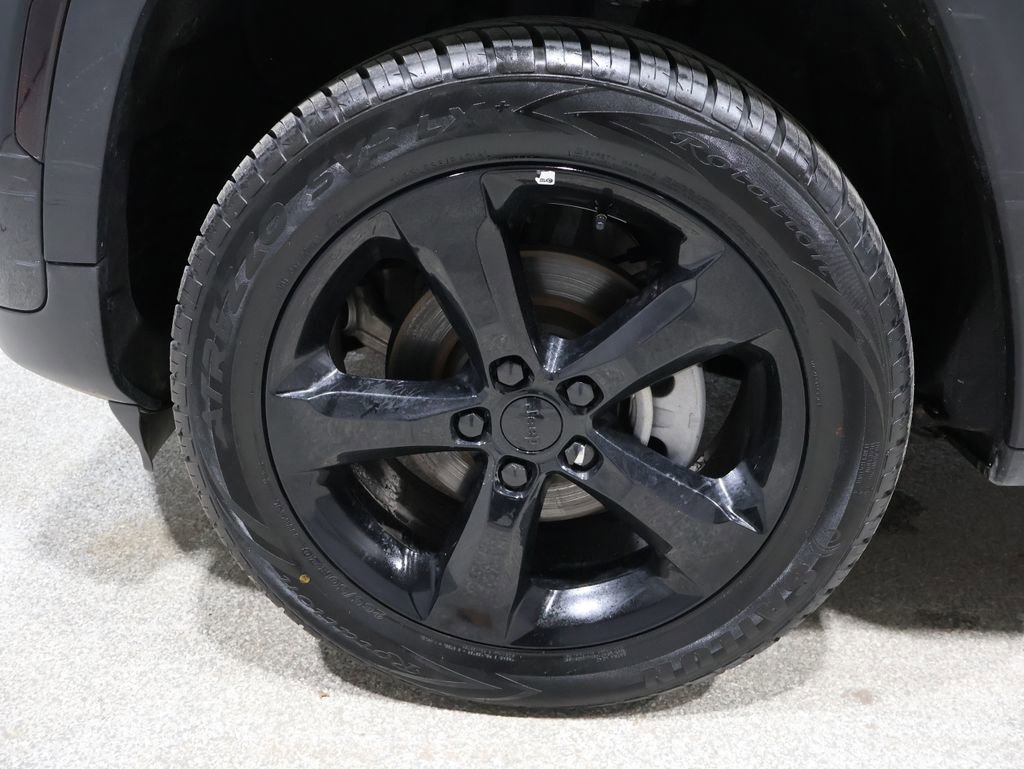 Used 2024 Jeep Grand Cherokee Altitude image 9