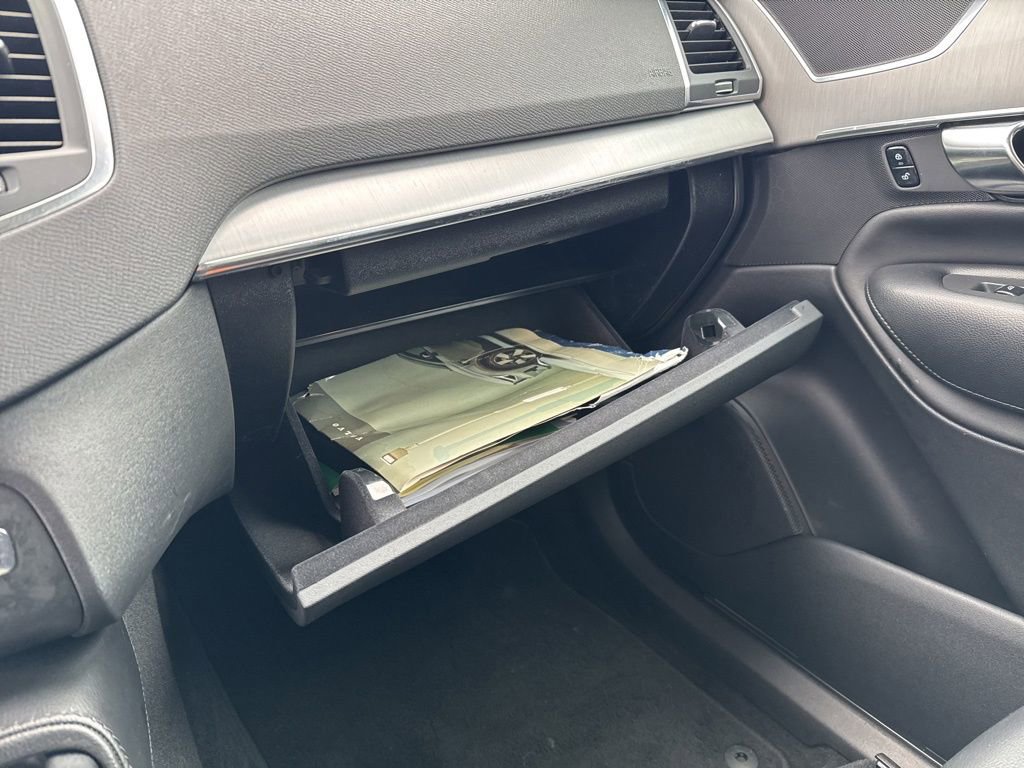 Used 2022 Volvo XC90 T5 Momentum w/ Climate Package image 28