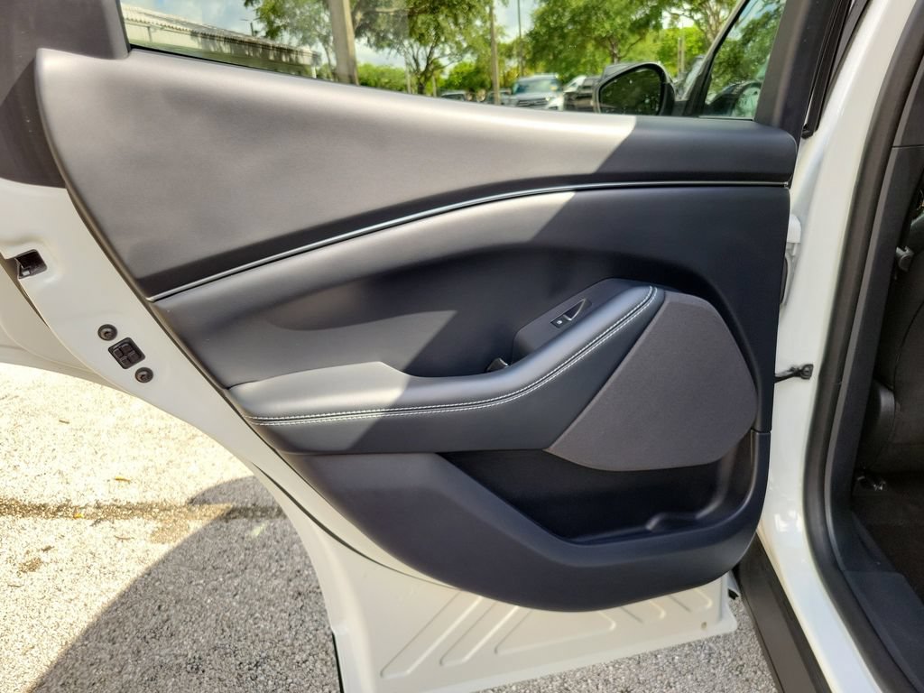 Certified 2025 Ford Mustang Mach-E Select RWD image 9