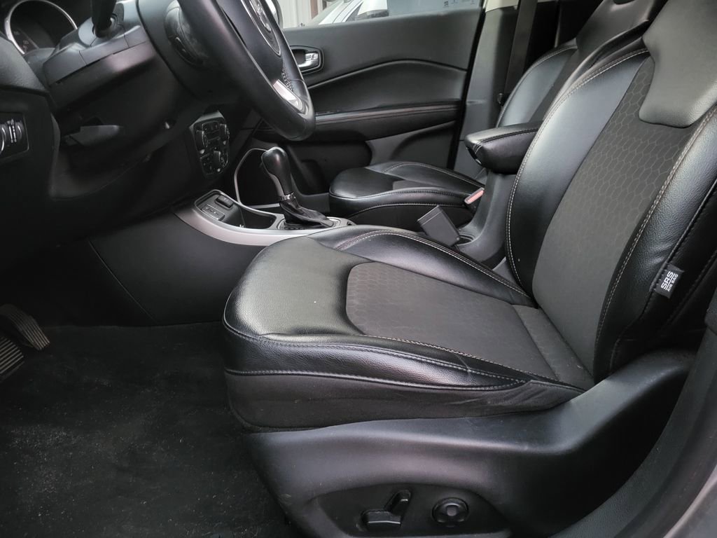 Used 2018 Jeep Compass Latitude w/ Popular Equipment Group image 4