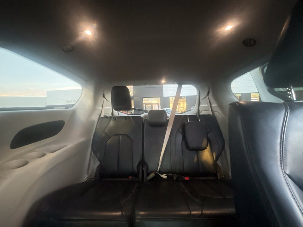 Used 2023 Chrysler Pacifica Touring-L FWD image 16