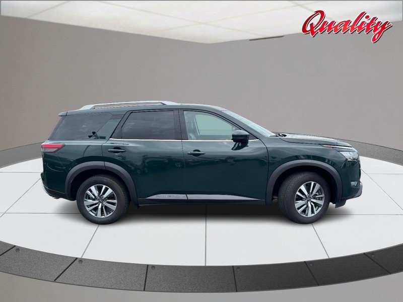 Used 2025 Nissan Pathfinder SL AWD/4WD image 2