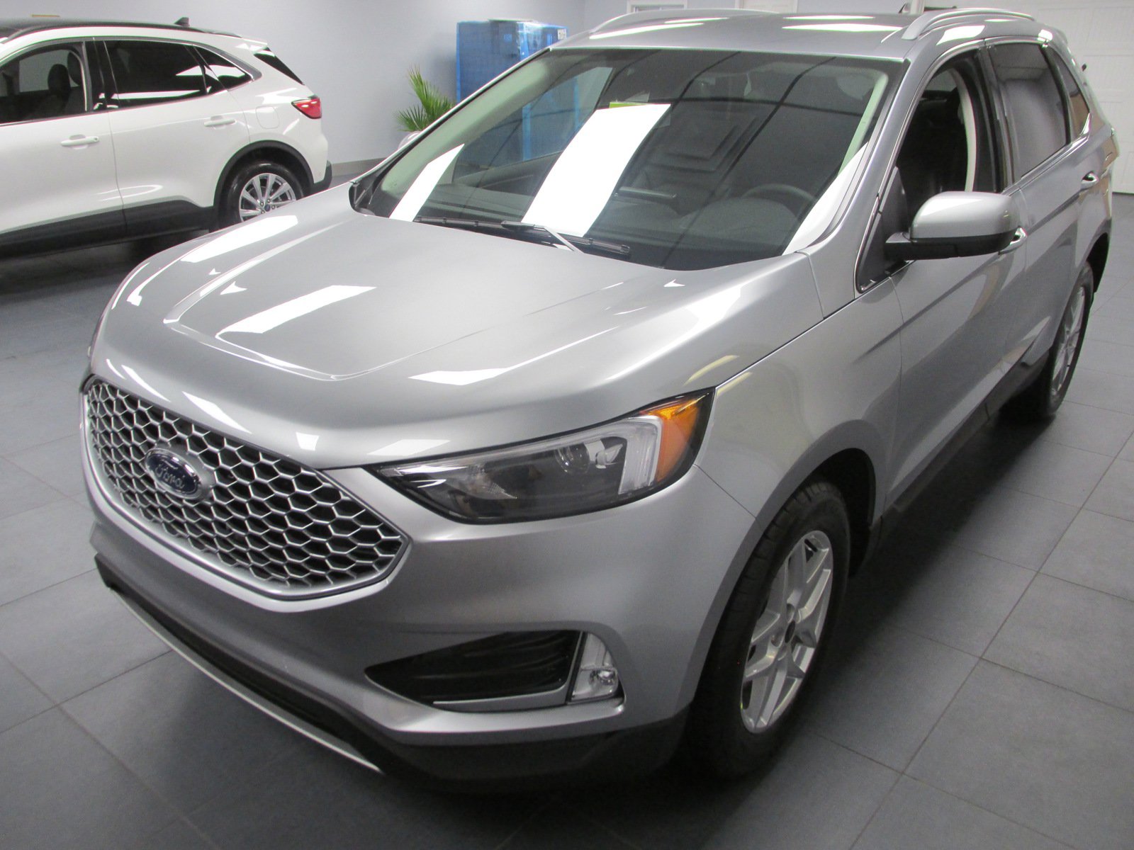 New 2024 Ford Edge SEL w/ Convenience Package
