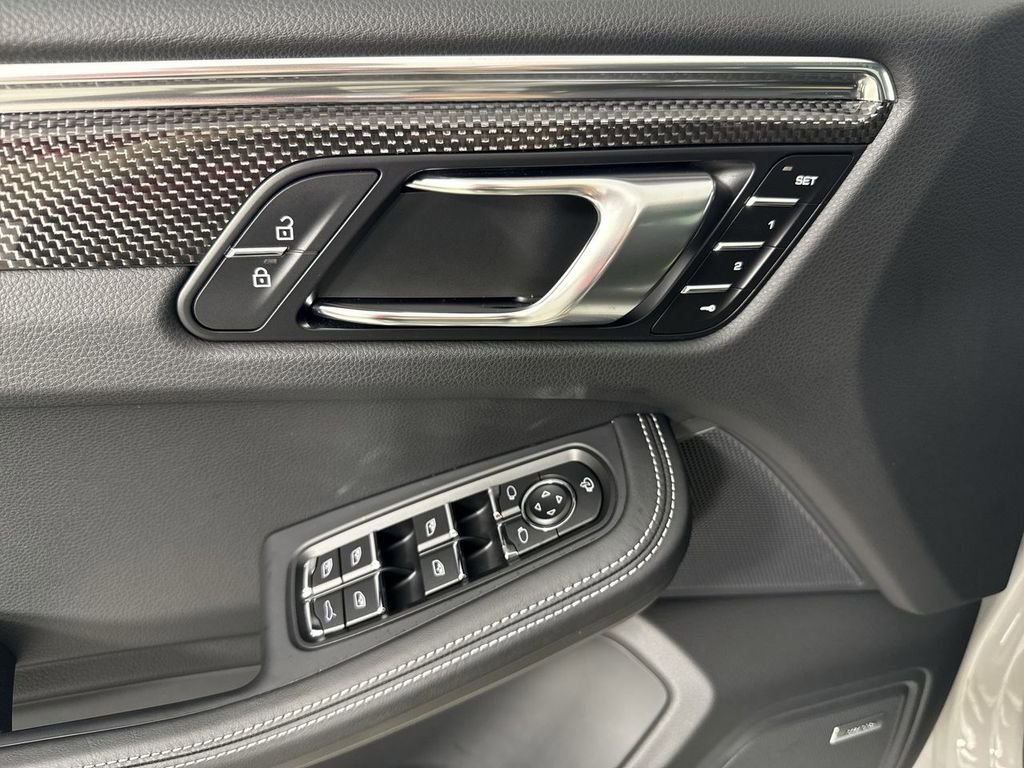 Certified 2025 Porsche Macan GTS AWD/4WD image 34
