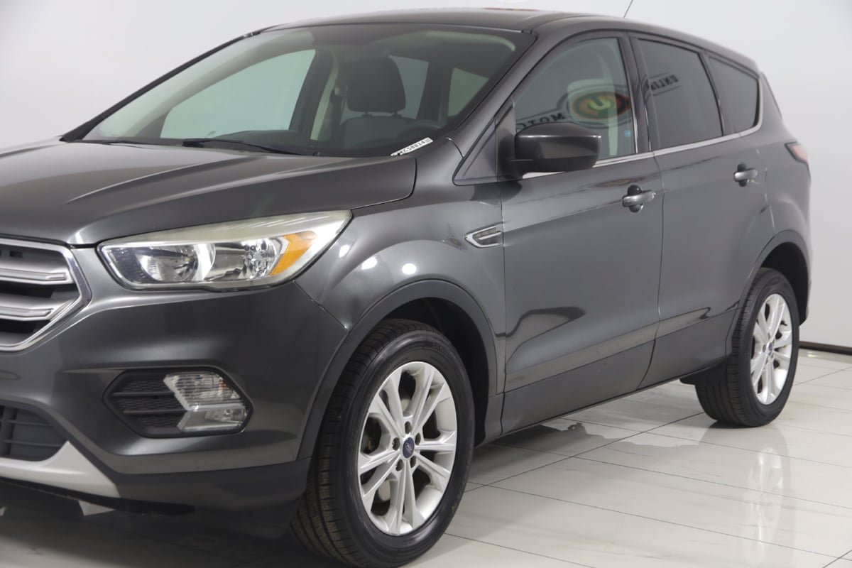 Used 2017 Ford Escape SE AWD/4WD image 38