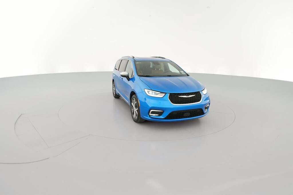 New 2026 Chrysler Pacifica Pinnacle w/ Trailer Tow Group image 17