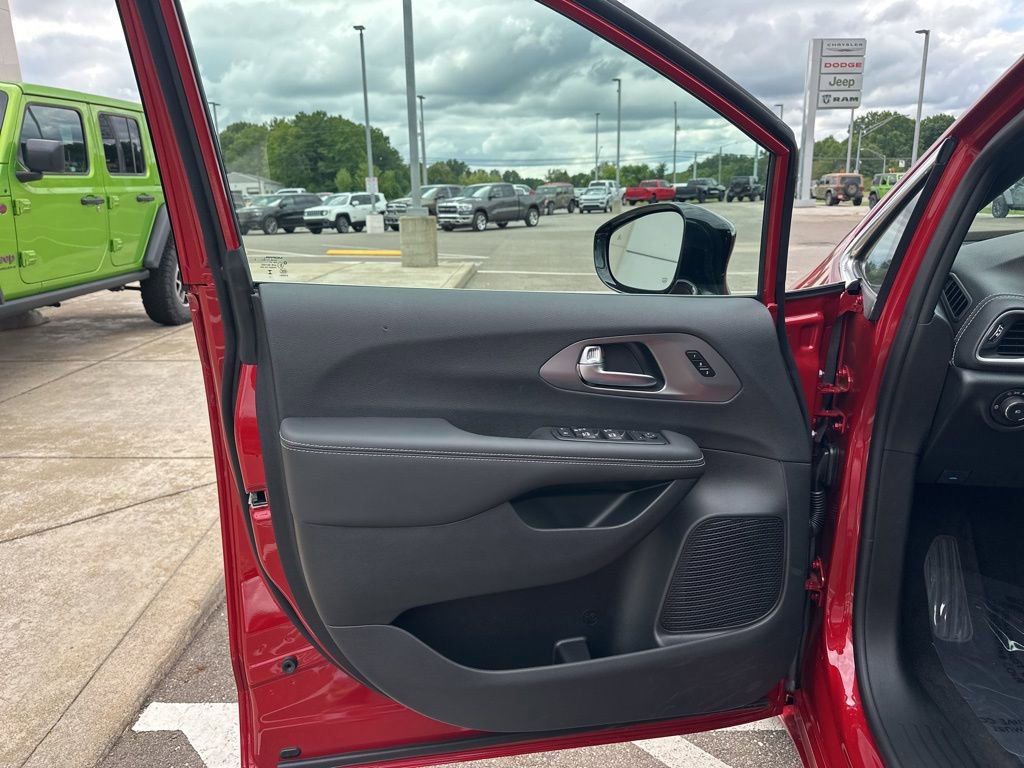 New 2026 Chrysler Pacifica Select FWD image 10