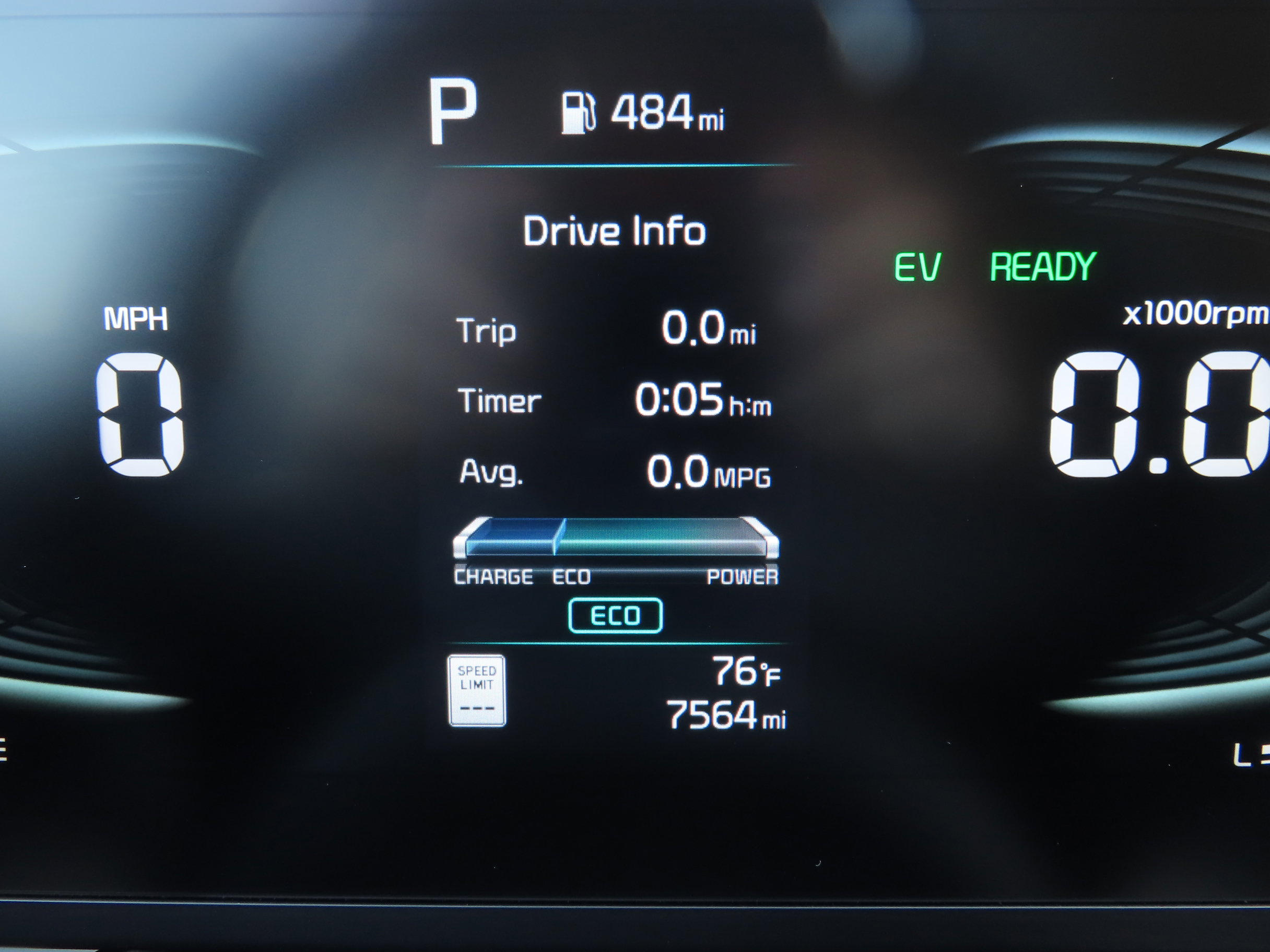 Used 2025 Kia Niro LX image 24