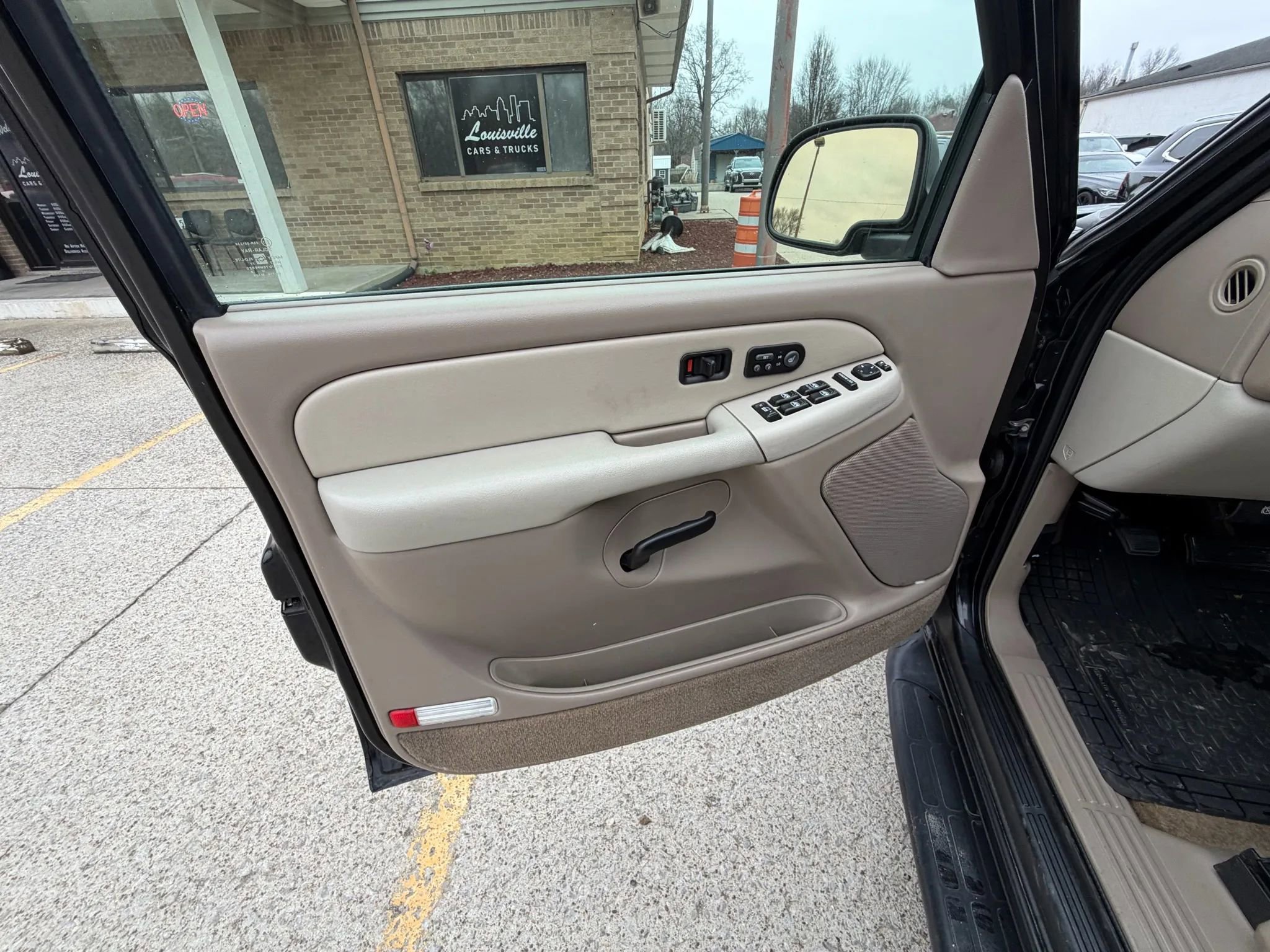 Used 2002 Chevrolet Tahoe LT image 17