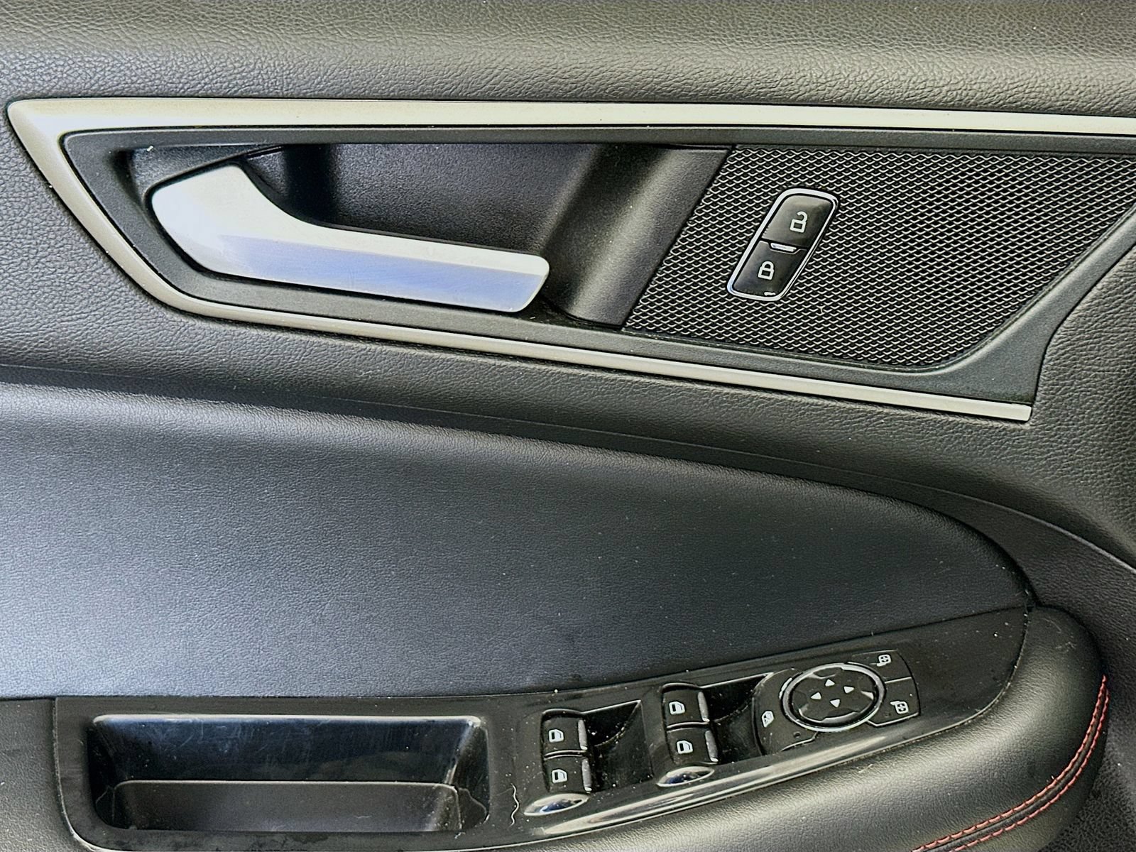 Used 2020 Ford Edge ST-Line FWD image 18
