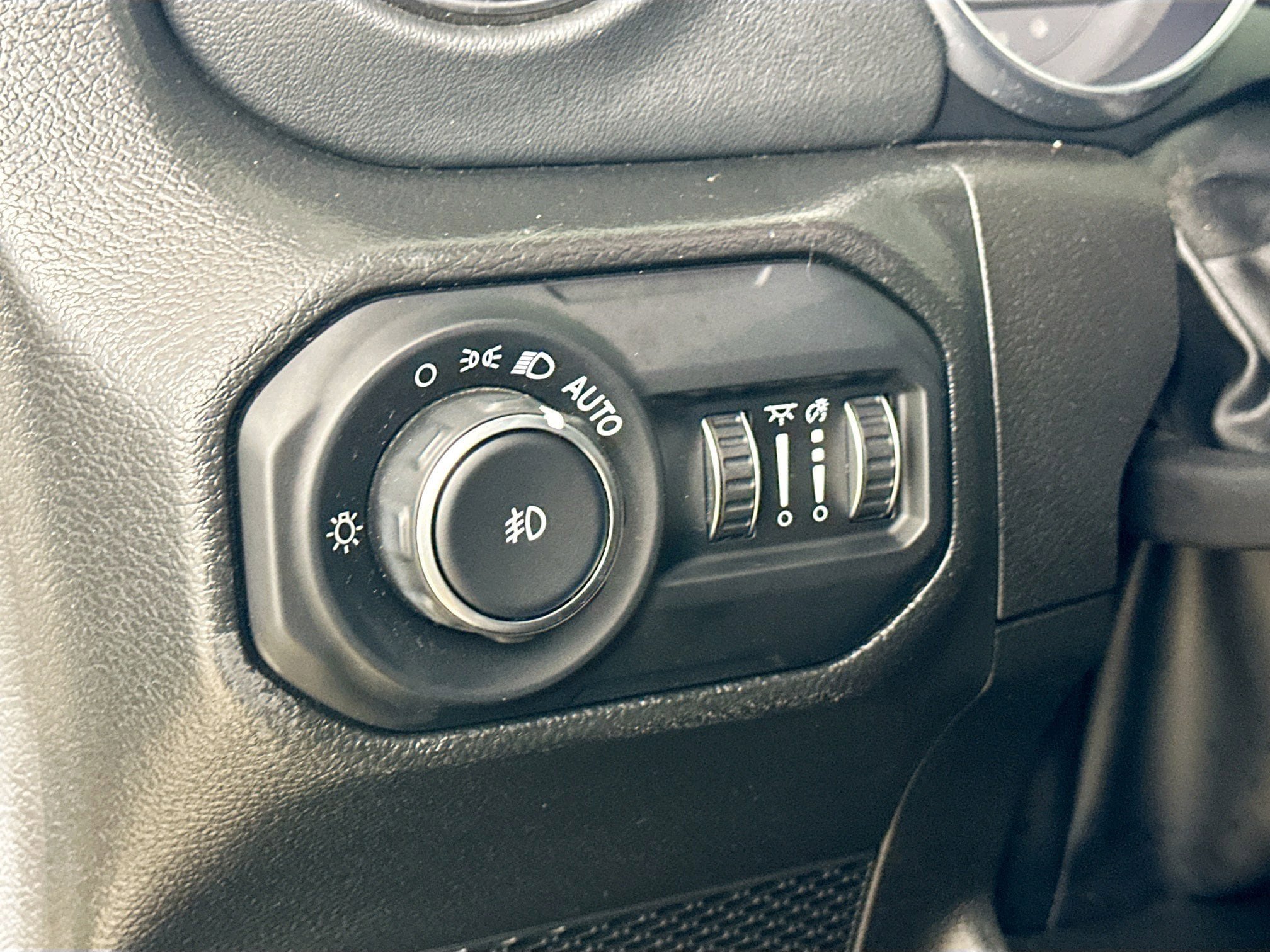 Used 2022 Jeep Wrangler Unlimited Sahara AWD/4WD image 10