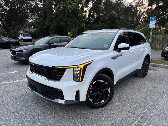 Used 2024 Kia Sorento S image 2