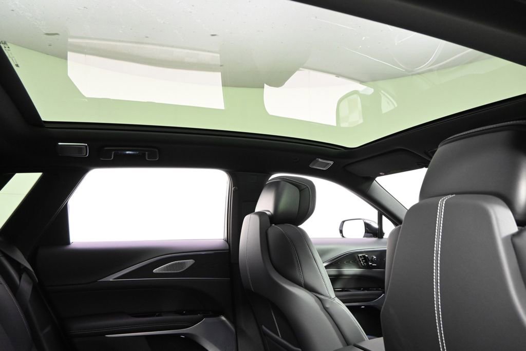 New 2026 Cadillac Lyriq Signature Sport w/ LPO, Floor Liner Package image 17